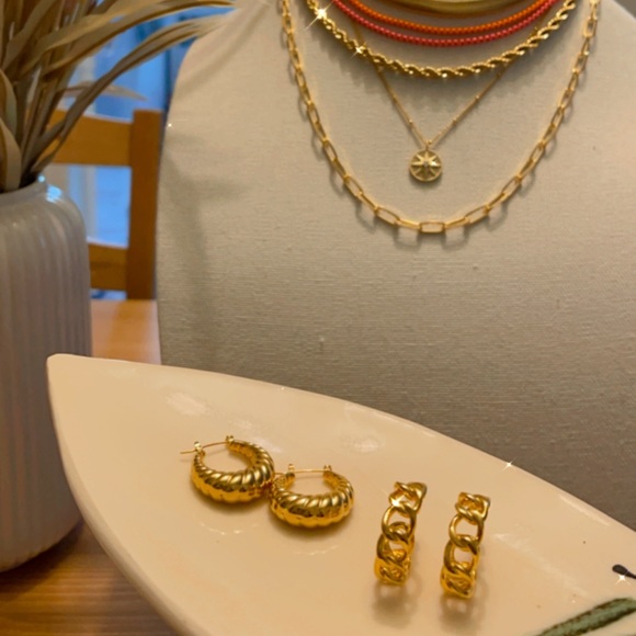 28MM Croissant Hoop Earrings- 18K gold plated - Picture 5 of 5